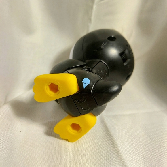 WowWee Fingerlings Baby Penguin Tux Talking and Light Up Finger Puppet - Picture 6 of 7